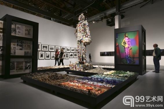 麦克•凯利（Mike Kelley）