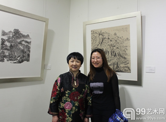 曾来德夫人、艺术家李琼珍（左）
