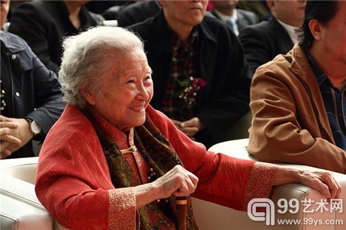 邹佩珠女士