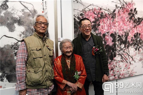 展览现场（从左至右：赵立忠 邹佩珠 王璜生）