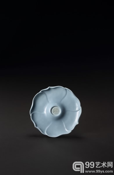 清雍正 天蓝釉团寿心葵花式盏托 L：13.8cm