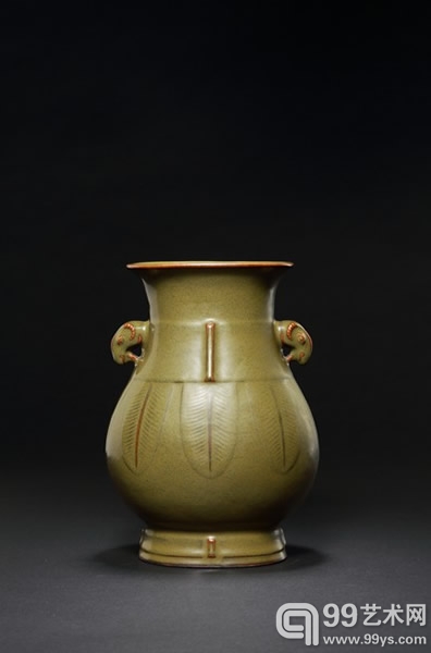 清乾隆 茶叶末羊首尊 H： 26.2cm
