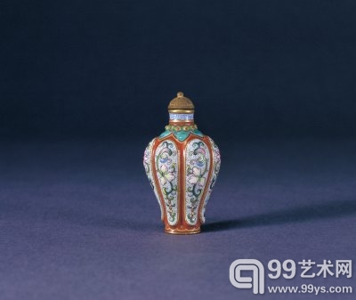 粉彩瓜棱瓷鼻烟壶.jpg
