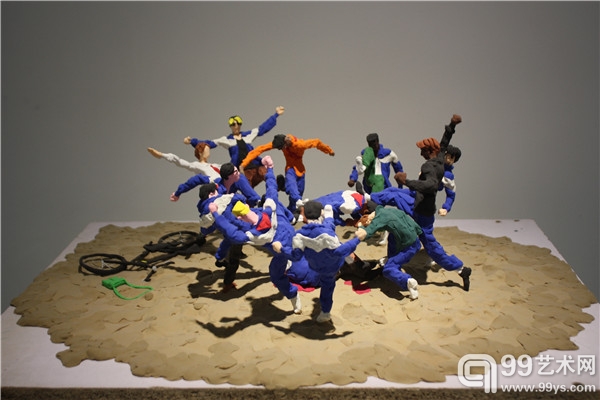 崔宇作品《群殴》