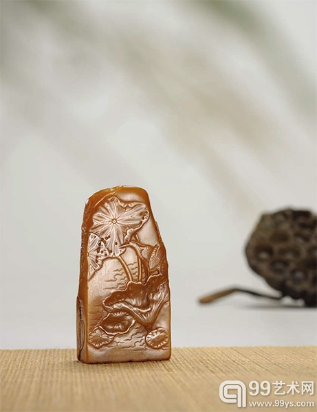 田黄石《荷塘清趣》薄意扁章 重83g 福建东南2014春拍拍品