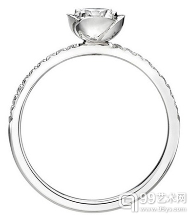 Piaget Rose 单钻订婚戒环，由铂金材质精制