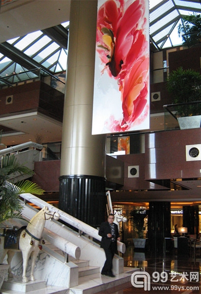 “花非花”陈鱼个展作品在酒店大厅展示