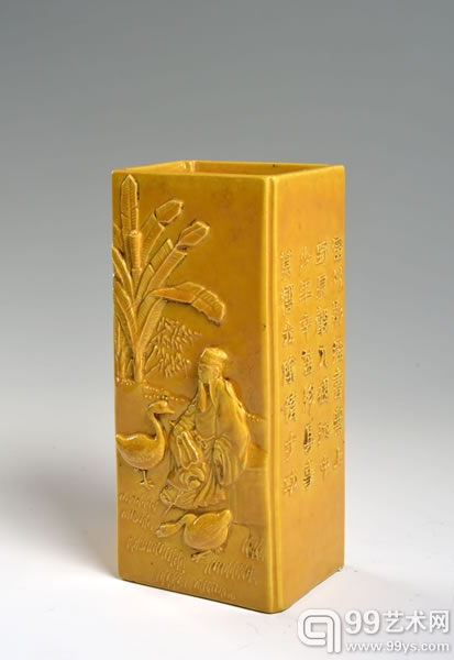 王炳荣 (1820－1870)  清代黄釉人物纹刻瓷王炳荣制笔筒