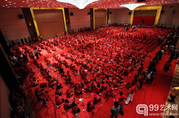 谷文达与千名学子共书《孝经》全景图
