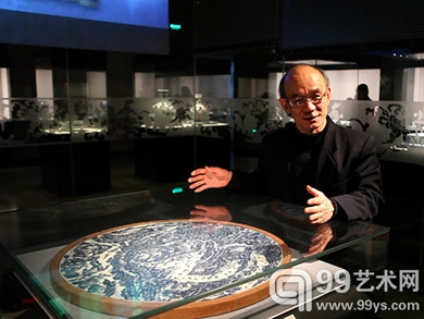 黄英飞香港古董瓷器及钟表收藏家，卡地亚首席钟表专家，曾任苏富比中国及东南亚区钟表部主管。