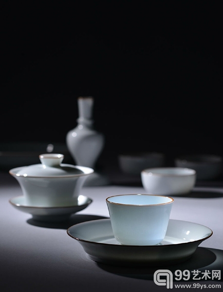 甜白釉刻梵文文房茶器一套