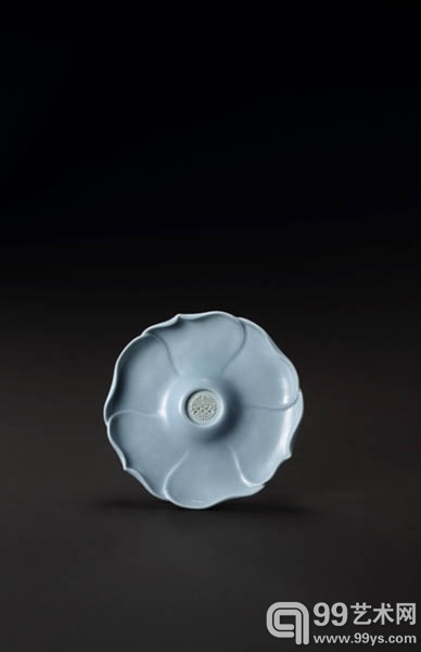 Lot 4036 清雍正 天蓝釉团寿心葵花式盏托 L：13.8cm