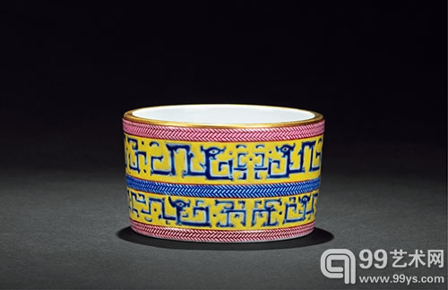 清雍正粉彩变形螭龙纹水洗 高 6.2cm 直径 10.7cm