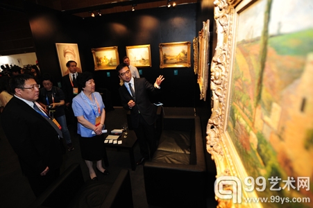 嘉宾欣赏佳作展品