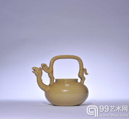 清康熙 黄釉暗刻兽面纹凤首提梁壶