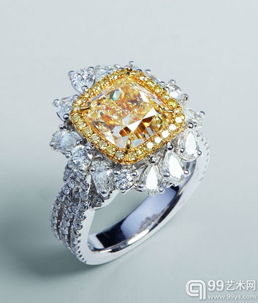 黄钻戒指直径2.38cm；重4.12ct