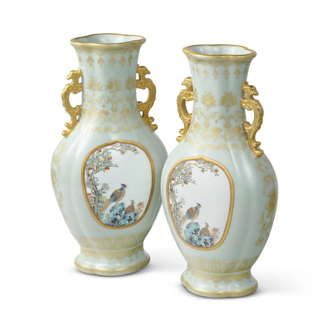 清乾隆 粉青地描金粉彩开光雉鸡松鹿图透雕双凤耳海棠式瓶一对