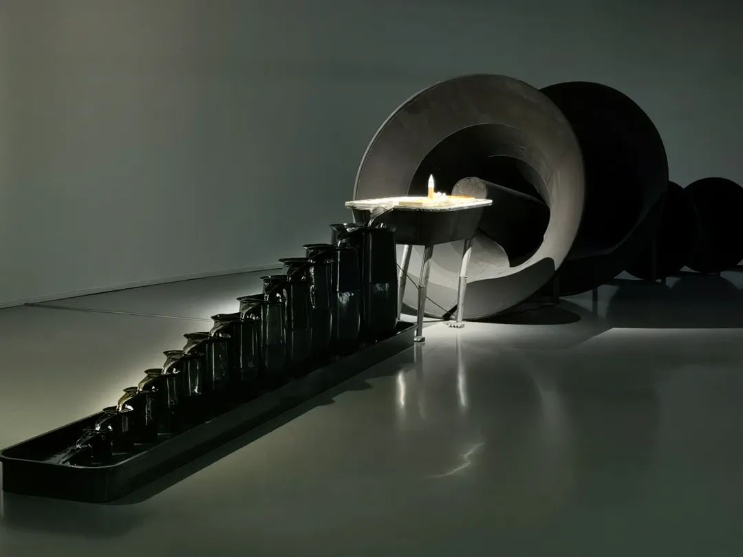 何工，《拯救威尼斯》，装置，1000x300x300cm（尺寸可变），2023