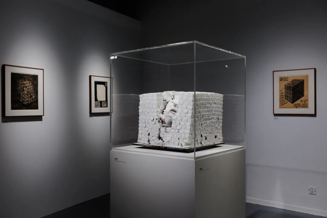 “大浪淘金——方力钧艺术展”现场 苏州金鸡湖美术馆