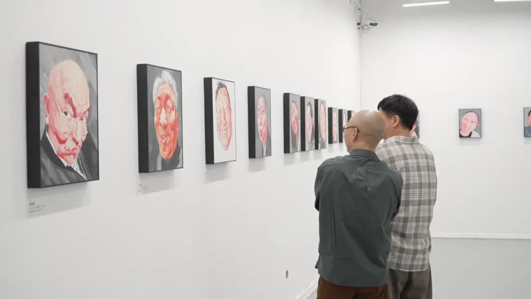 “大浪淘金——方力钧艺术展”现场 苏州金鸡湖美术馆