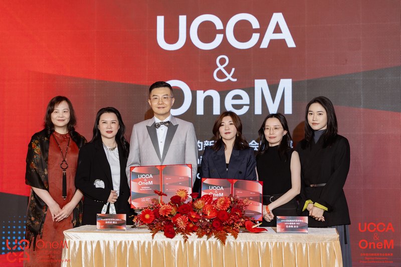 左起：OneM副总经理陈小予、OneM总经理梁桐铭、OneM当代艺术中心创办人孙怀庆、UCCA及基金会CEO孔令祎、UCCA副馆长郭希、UCCA基金会秘书长施怡然在UCCA & OneM合作签约新闻发布会现场。