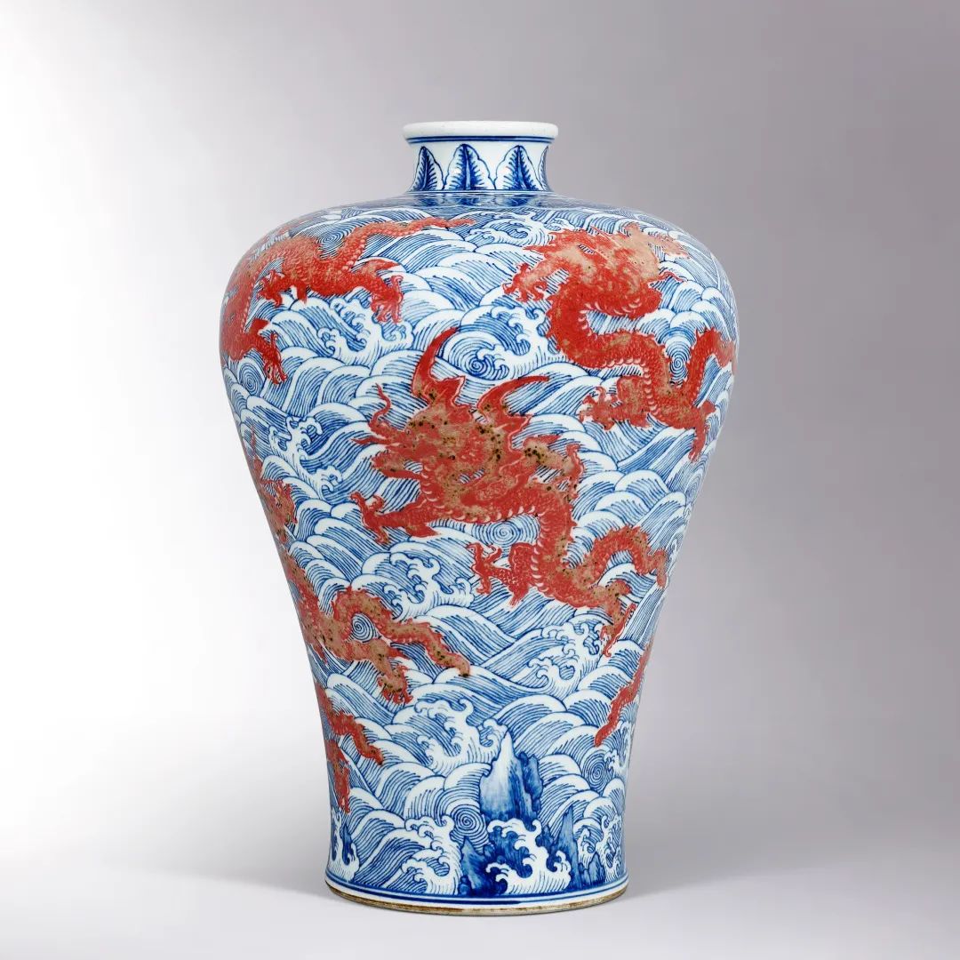清乾隆 御制青花釉里红九龙闹海纹梅瓶