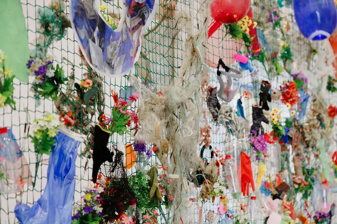 “大浪淘金——方力钧艺术展”现场 苏州金鸡湖美术馆