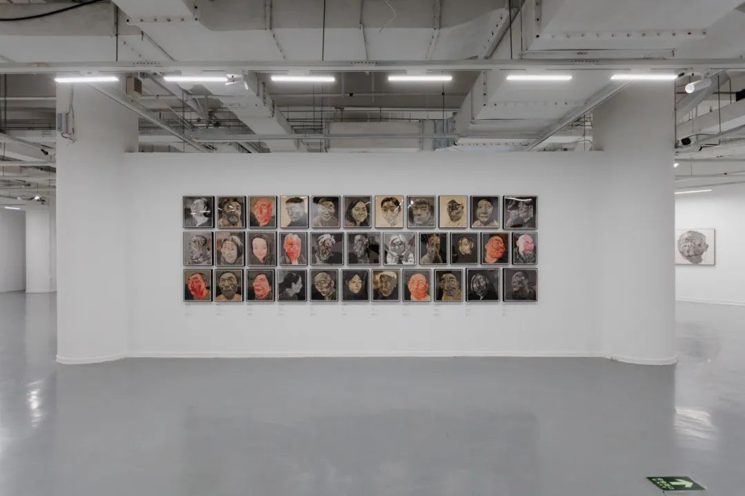 “大浪淘金——方力钧艺术展”现场 苏州金鸡湖美术馆