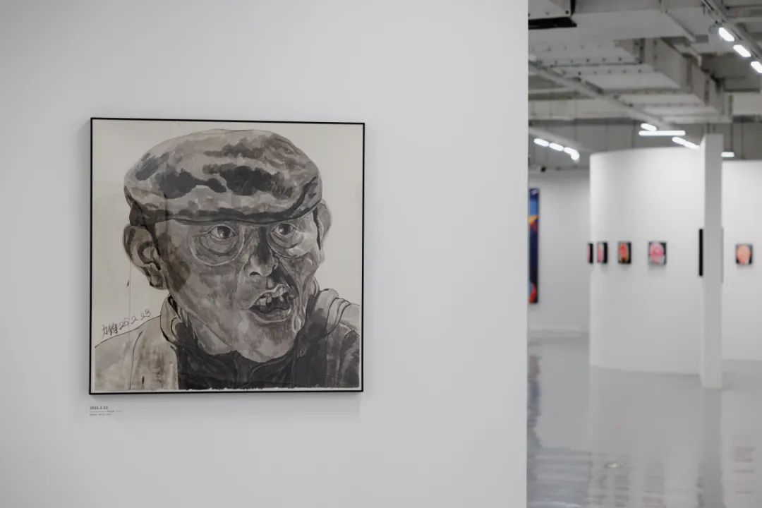 “大浪淘金——方力钧艺术展”现场 苏州金鸡湖美术馆