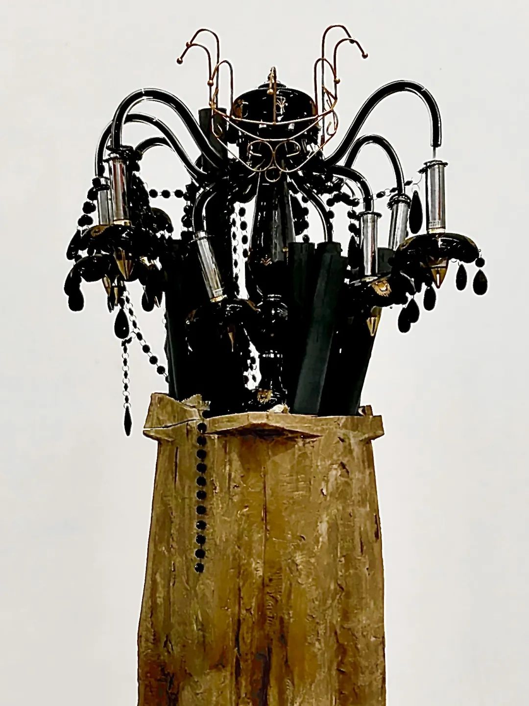 张兰坡，《以一贯之》，制作工艺：艺术做喷，450x275cm，2025