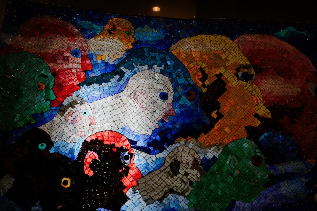 “大浪淘金——方力钧艺术展”现场 苏州金鸡湖美术馆