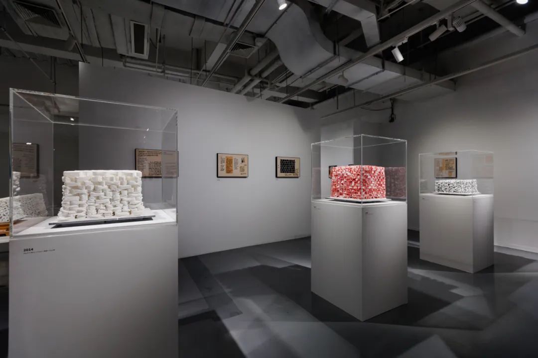 “大浪淘金——方力钧艺术展”现场 苏州金鸡湖美术馆