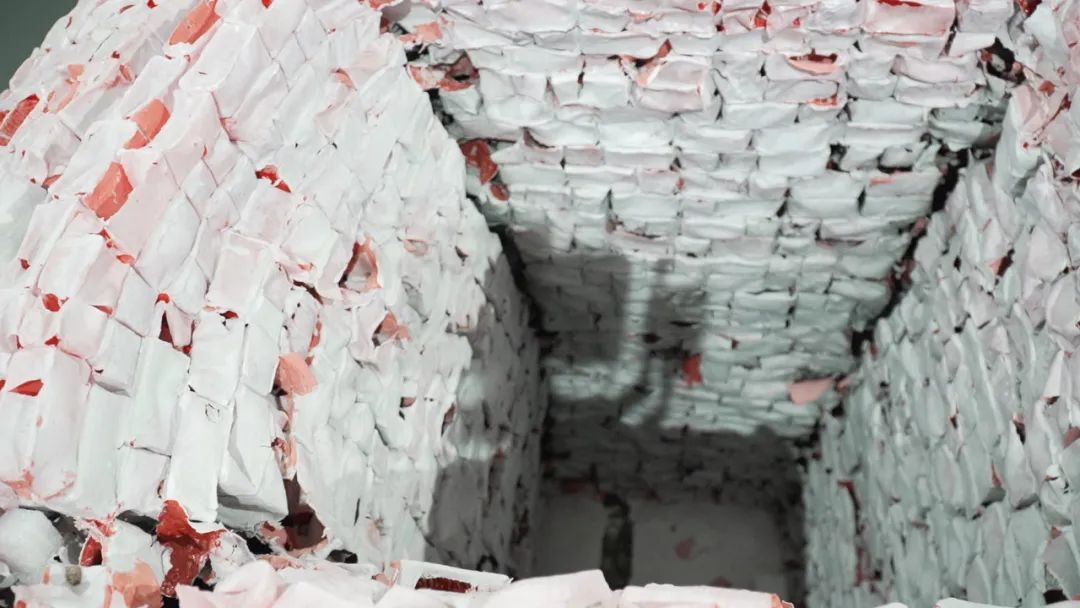 &ldquo;大浪淘金&mdash;&mdash;方力钧艺术展&rdquo;现场 苏州金鸡湖美术馆