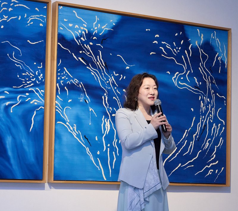 《相互接近的蓝》展览策展人、今日美术馆执行馆长晏燕女士