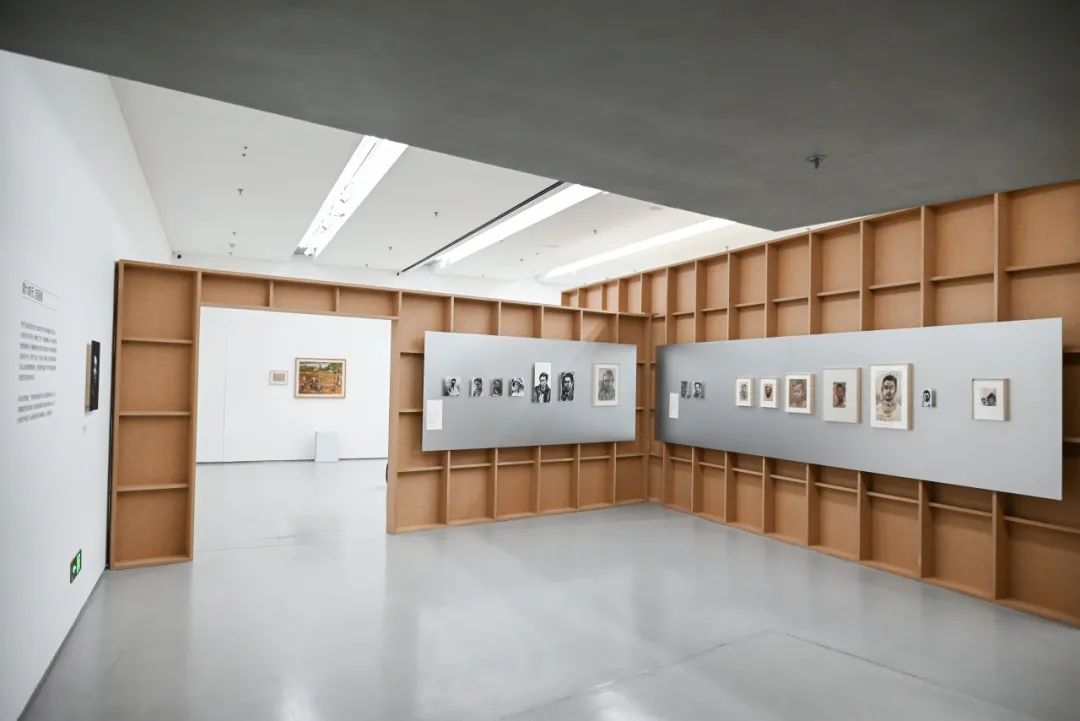 ▲展览现场 “换了人间：符罗飞的现实主义绘画与中国战时艺术”