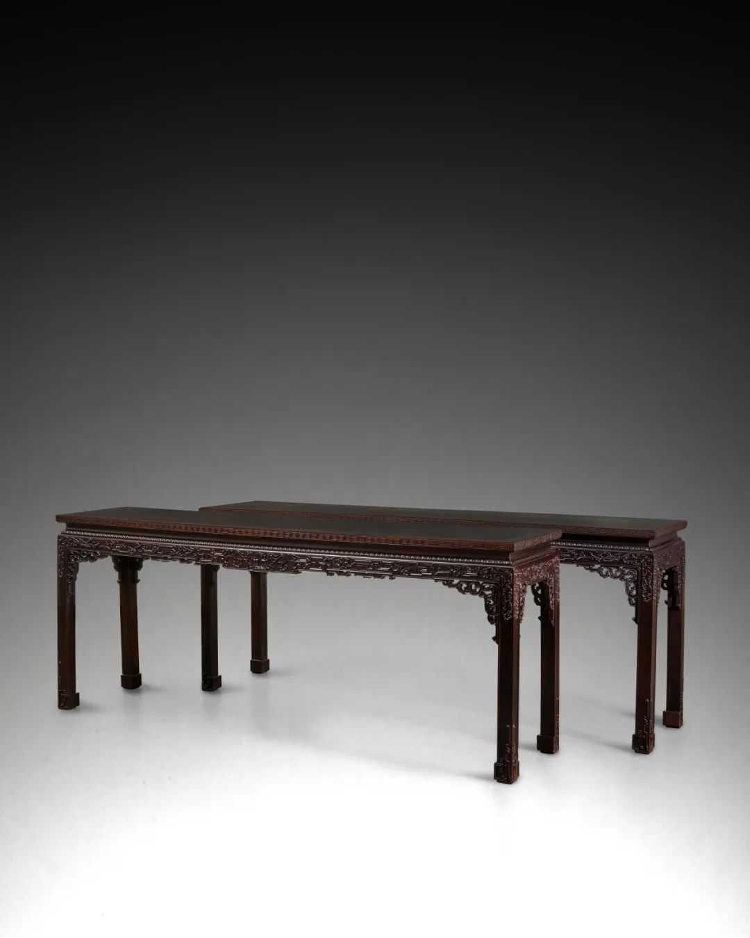 紫檀仿古云龙纹有束腰挖角牙条桌成对