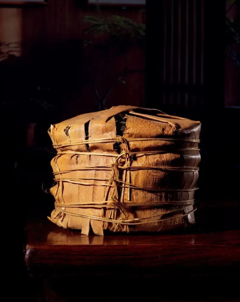 【重要私人珍藏】 1950年代无纸红印圆茶