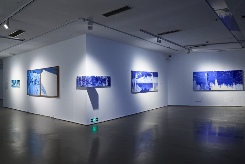 刘锟个展《相互接近的蓝》一层展览现场