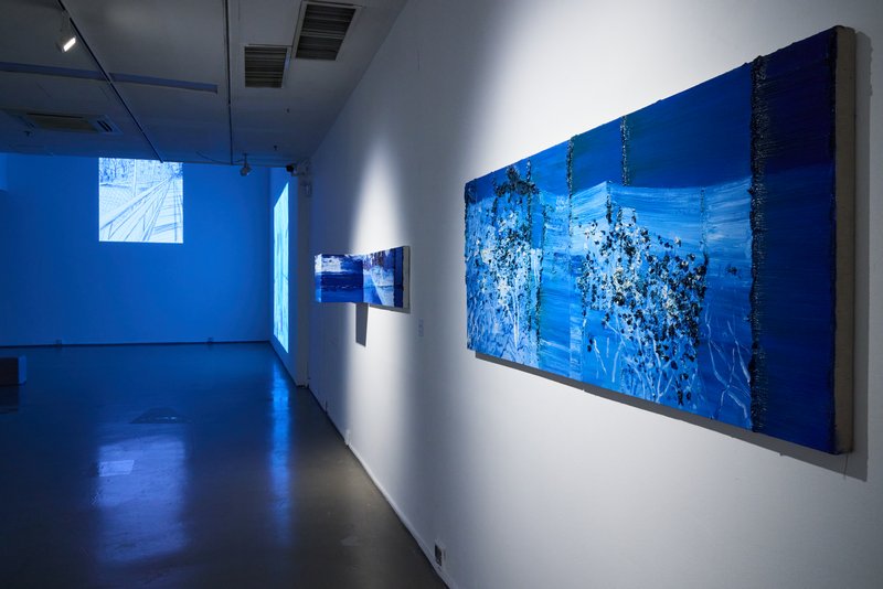 刘锟个展《相互接近的蓝》一层展览现场