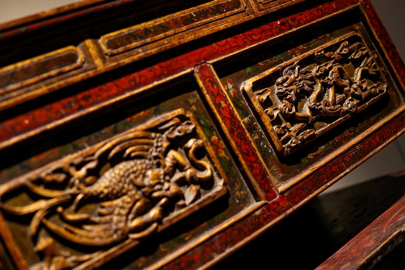 18世纪高浮雕描金龙凤纹茶几77&times;41&times;40cm