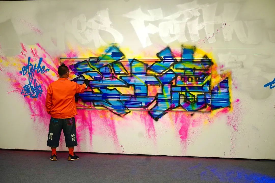 涂鸦写手GAS在极少艺术中心