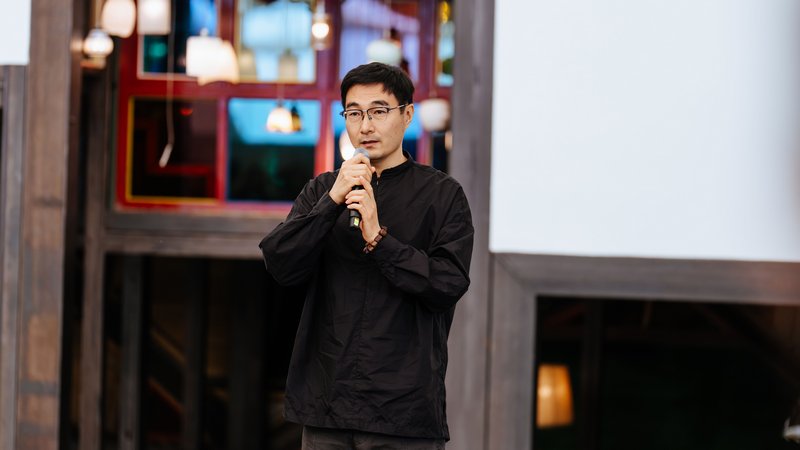 央美参展艺术家代表李洋教授现场致辞