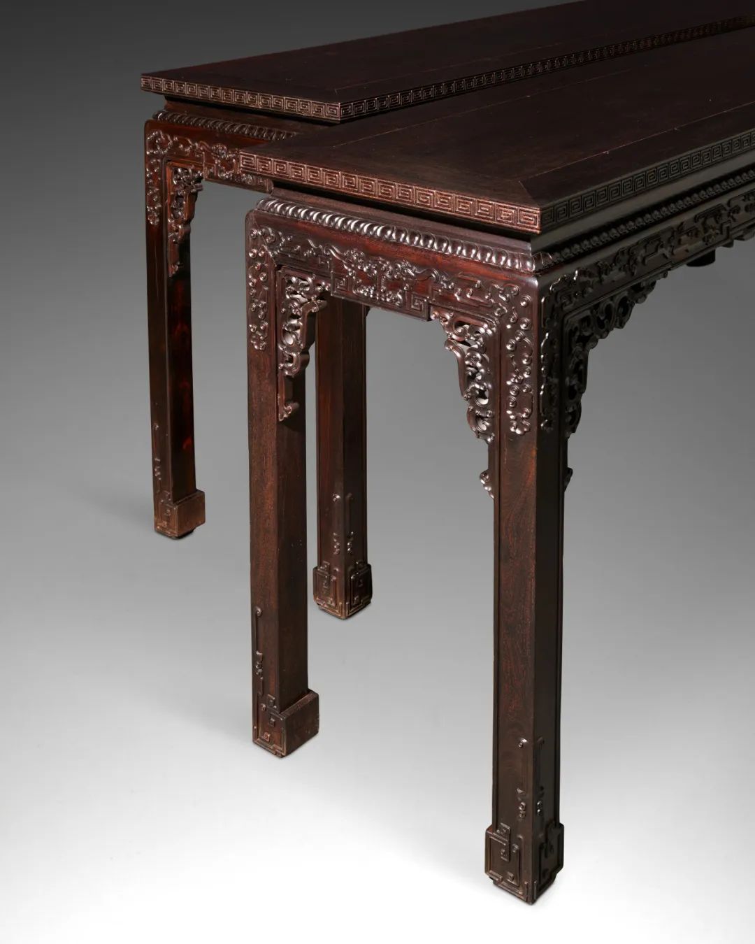 紫檀仿古云龙纹有束腰挖角牙条桌成对