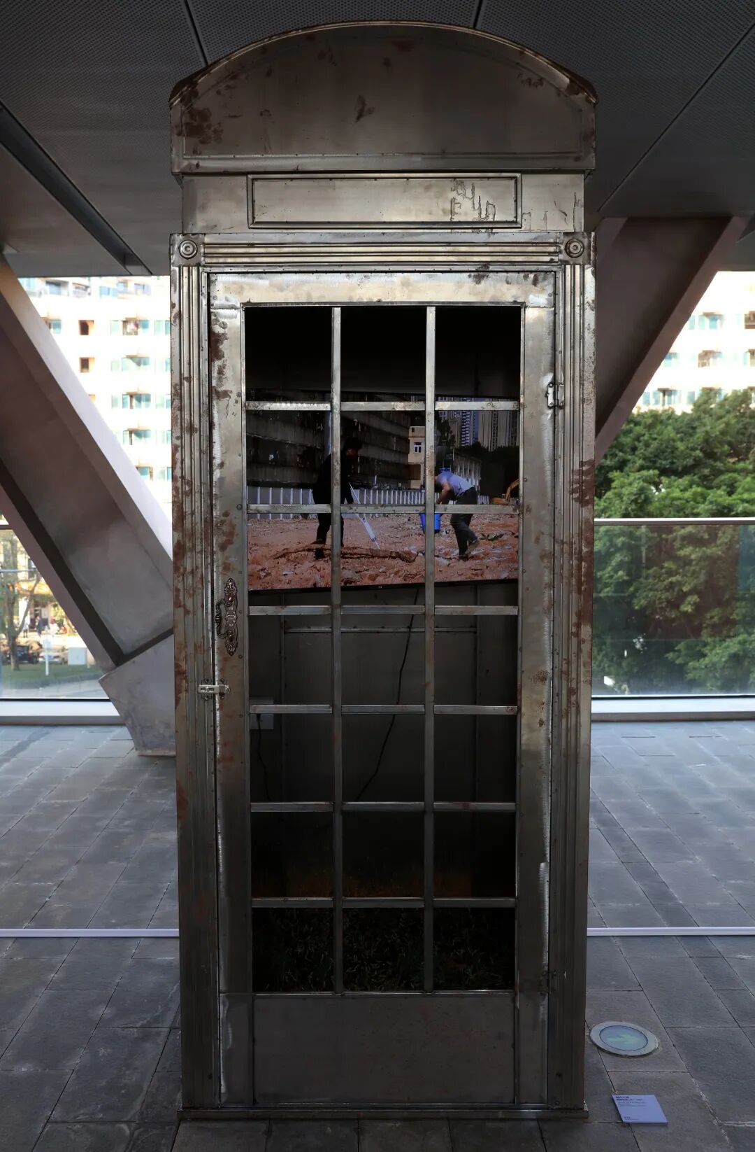 黄文亚《南山之南》影像装置 2017&mdash;2025 &nbsp;深港双城双年展展示现场