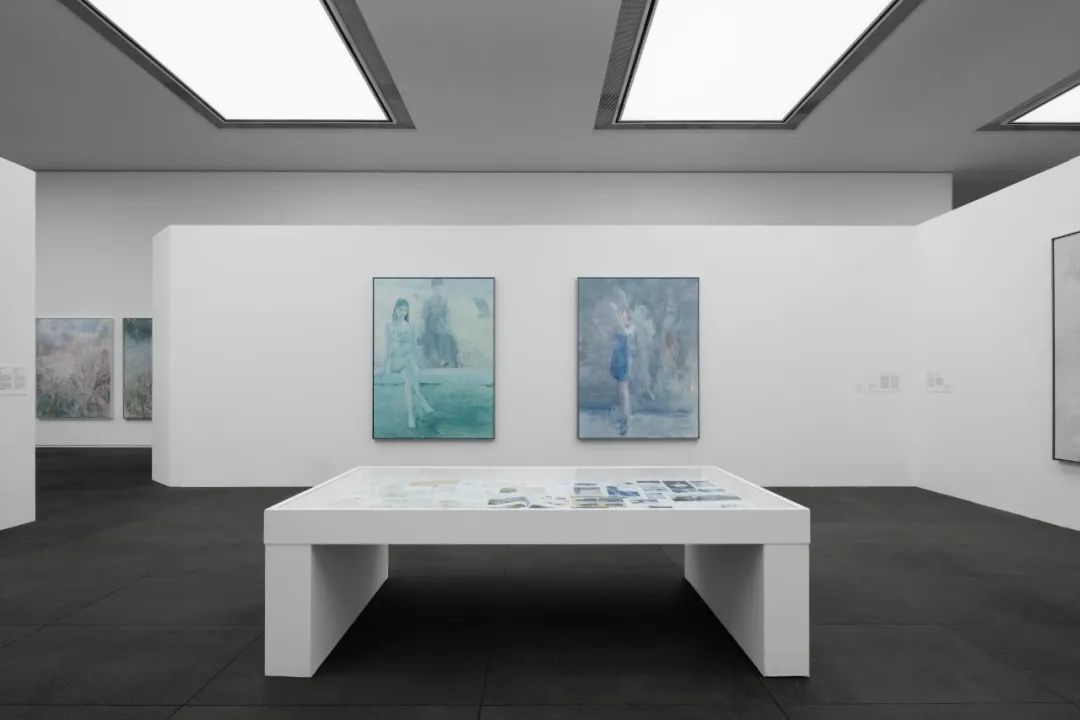 “现在就唱歌：何多苓艺术展”现场 艺术家和应空间当代艺术中心惠允