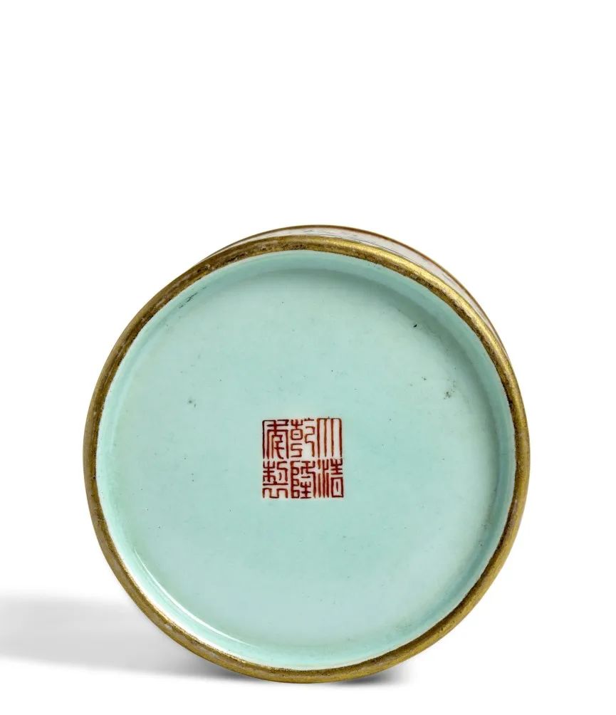 珍罕洋彩描金卷草皮球花纹笔筒