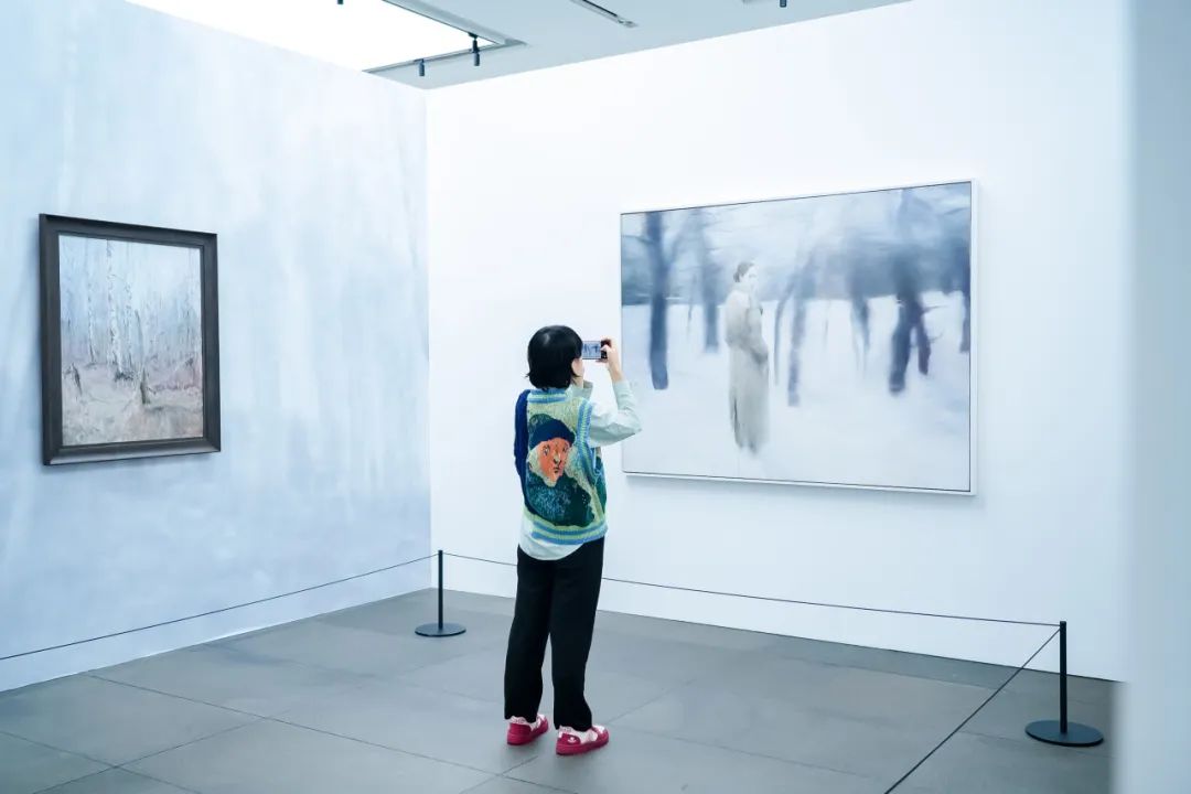 “现在就唱歌：何多苓艺术展”现场 艺术家和应空间当代艺术中心惠允