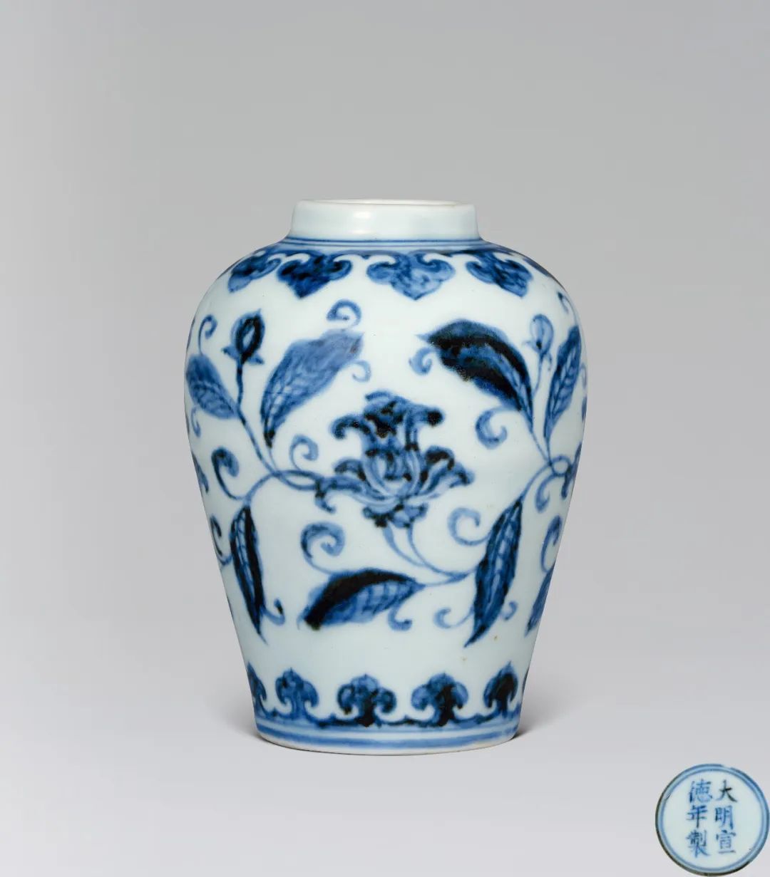 明宣德&ensp; 青花缠枝茶花纹小罐