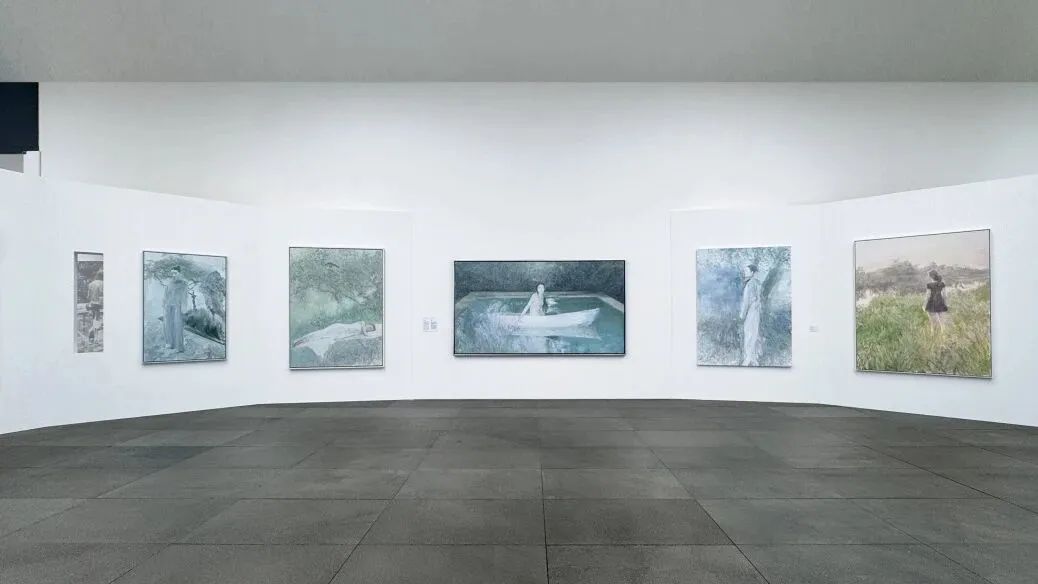 “现在就唱歌：何多苓艺术展”现场 艺术家和应空间当代艺术中心惠允