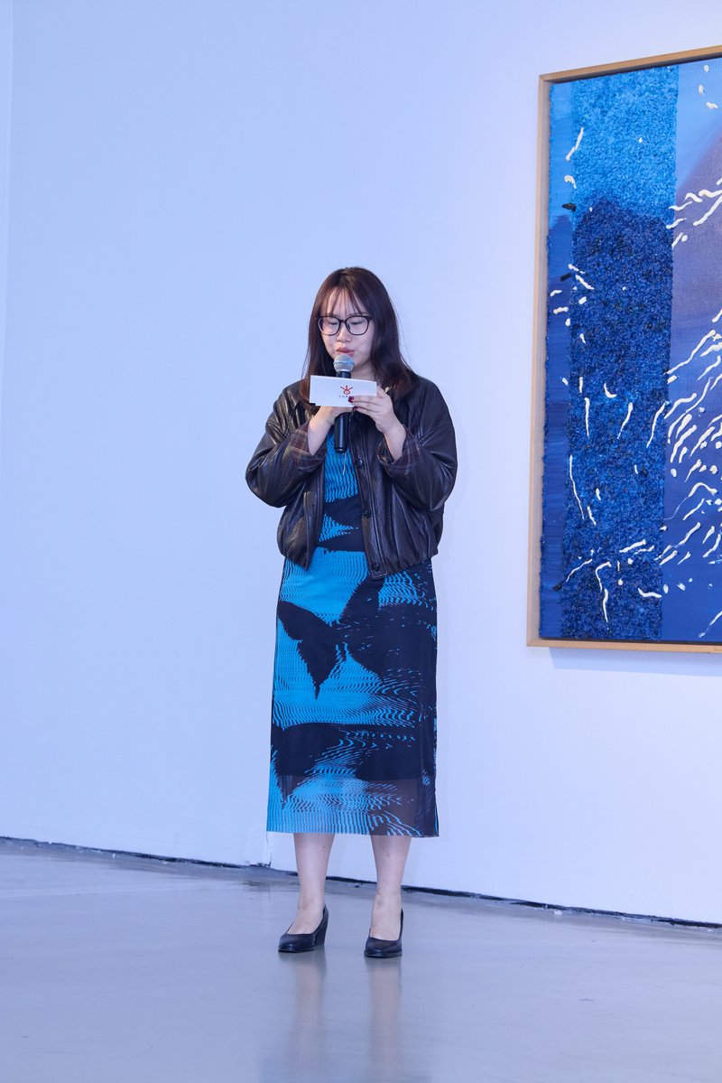 开幕式主持人、今日美术馆展览部副主任王一凡